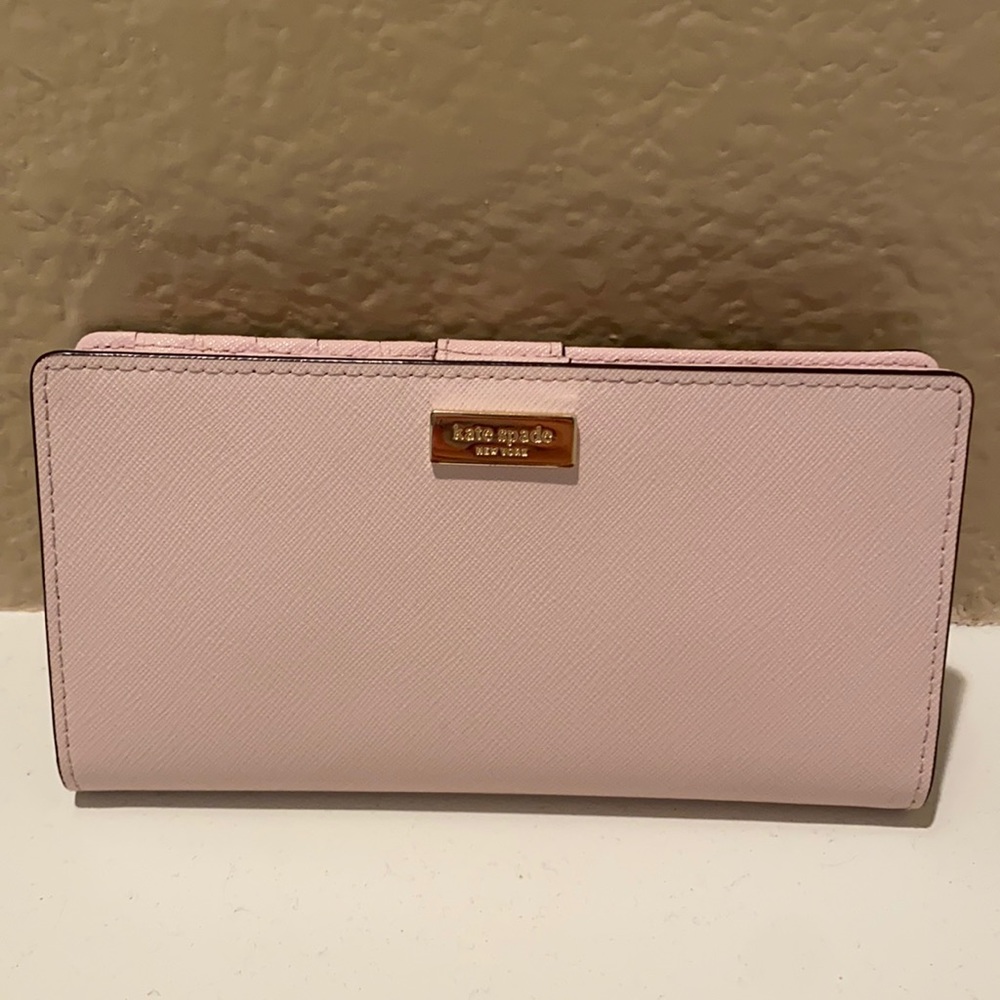 Very lightly used kate spade wallet!